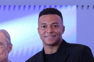 榜樣！伊桑-姆巴佩祝賀哥哥領(lǐng)取歐洲金靴獎：為你驕傲