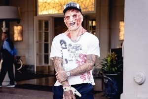 鵜鶘眾將萬圣節(jié)限定版穿搭：恐怖元素拉滿 弗雷迪&杰森&鬼娃就位