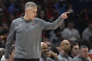 多諾萬：尼克斯今夏沒有聯(lián)系我&他們找了公牛管理層 我有責任留下