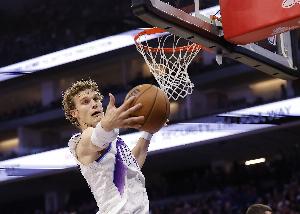 獨(dú)木難支！馬爾卡寧20中10空砍全隊(duì)最高33分 罰球12中9