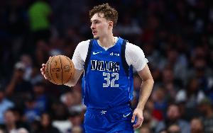 記者：弗拉格控運投射短板被放大 獨行俠既夾不下CC又頂不住杜倫