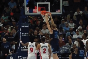 莫蘭特突破分球 蘭代爾接球強起雙手隔扣斯圖爾特