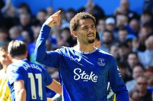 上賽季以來英超僅5人左右腳進球皆5+：薩拉赫、恩迪亞耶在列