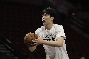 記者：也許被DNP在這段時間會成為常態(tài) 相信瀚森能努力擠回到輪轉