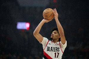 外線啞火！謝頓-夏普17中8拿到23分7板 三分7中1