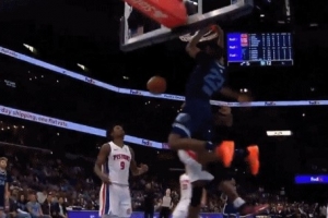 已經(jīng)融入球隊！杜倫溜底線接莫蘭特傳球上演雙手暴扣