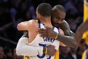 詹姆斯：庫(kù)里不僅毀了籃球也毀了聯(lián)盟 現(xiàn)在一場(chǎng)投50&60三分都賴他