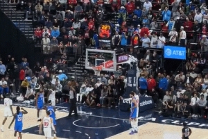 亞歷山大罰球時(shí)快船主場球迷大喊“罰球機(jī)器” SGA果真罰丟