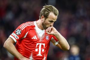 足球?qū)＜遥喊萑蕼?zhǔn)備破例給凱恩長合同，他如果去巴薩就得大幅降薪