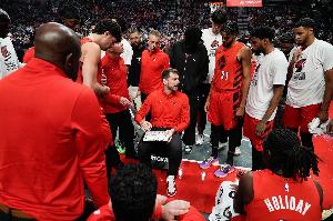 隊(duì)記：斯普利特曾是專職中鋒教練 他升職后球隊(duì)就沒有中鋒教練了