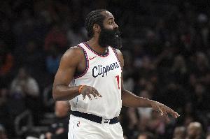 單核帶隊(duì) 夢(mèng)回巔峰！哈登14中7&5記三分半場(chǎng)爆砍22分5板4助