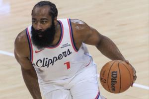 我下場(chǎng)喝口水怎么就輸了？哈登下半場(chǎng)3中0 全場(chǎng)得到25分6板6助！