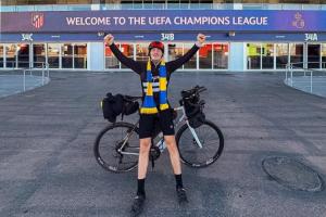 ??馬卡：一位圣吉羅斯死忠10天騎行1570公里，觀看球隊(duì)客戰(zhàn)馬競(jìng)