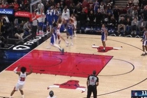 防守建功！馬克西補(bǔ)防送大帽 并收下籃板推反擊