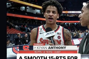 甜瓜兒子基揚(yáng)大學(xué)首秀15分！詹姆斯：好樣的小侄子 向你致敬??