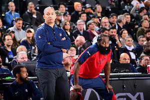 美船蜜：FBI趕緊銬走哈登和盧&倆人每場(chǎng)都在控盤 馬龍準(zhǔn)備上任