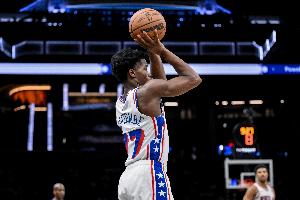 效率不高！埃奇庫(kù)姆12中4拿到12分11板4助2斷