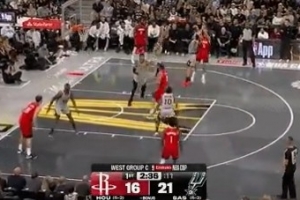 開挺早！謝潑德急停跳投拿到2分 幫助火箭止住頹勢