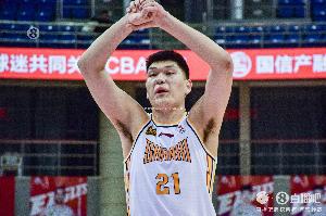 身高優(yōu)勢明顯！劉傳興3中3輕松拿下9分6板2助1斷