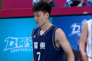 最強(qiáng)二輪秀！王睿澤半場6中5準(zhǔn)度拉滿 拿下13分3籃板1搶斷