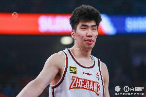 媒體人：余嘉豪漲球了 對抗和傳球選擇讓人眼前一亮 更輕盈果斷了