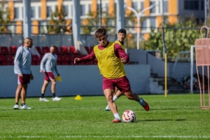 海港隊已重新集結，球員們在主教練穆斯卡特的帶領下全力備戰(zhàn)