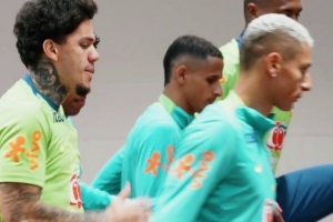 巴西隊(duì)在阿森納訓(xùn)練中心進(jìn)行訓(xùn)練，將在酋長(zhǎng)球場(chǎng)對(duì)陣塞內(nèi)加爾