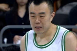 站好最后一班崗！韓德君狂攬16個(gè)籃板兢兢業(yè)業(yè) 另5中2得5分1助1帽