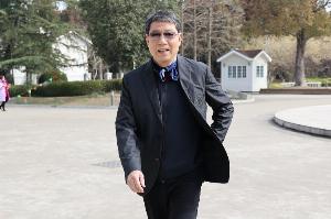 韓鵬：徐根寶指導(dǎo)80多歲高齡還在工作一線，這非常讓人感動(dòng)