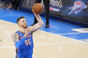 無視防守！哈爾滕施泰因弧頂碾著追夢上籃得分