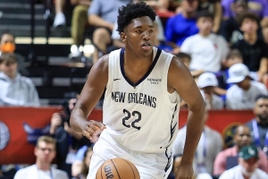 13號(hào)秀！貝弗利：我的訓(xùn)練師說(shuō)奎因是小約基奇 連鄧肯也喜歡他