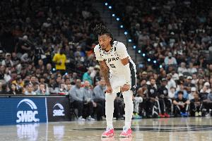 危險(xiǎn)信號(hào)！庫(kù)里過(guò)掉文班亞馬 卡斯?fàn)栄a(bǔ)防領(lǐng)個(gè)人第四犯