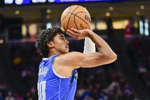 冷酷無(wú)情！克里斯蒂底角張弓搭箭 三分落袋打停太陽(yáng)