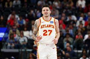 紙糊的防守！克雷伊奇連續(xù)三分 老鷹三節(jié)得分破百&領(lǐng)先到37分