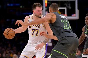 阿里納斯：獨(dú)行俠想用東契奇換華子&文班都換不到 最終只能換濃眉