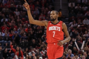 首節(jié)轟16分！杜蘭特上半場(chǎng)11中6&三分4中2&罰球6中5砍下19+4+3