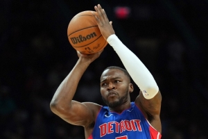 打嗨了！公牛中場失誤 活塞反擊直接吊內(nèi)線 里德上演空接重扣