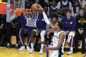 馬刺首發(fā)：福克斯、卡斯?fàn)?、瓦塞爾、哈里森·巴恩斯、文班亞馬