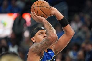 希望無(wú)大礙！班凱羅次節(jié)傷退 出戰(zhàn)12分鐘拿4分4板2助1斷1帽