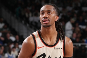 兩雙到手！詹金斯出場40分鐘19中9拿到18分12助攻 另有4板2斷