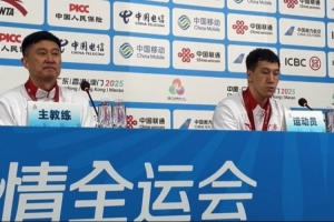 杜潤旺：去杜鋒指導房間開會 看他床頭放很多藥 教練組確實不容易