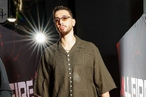 火箭眾將紅毯秀：申京度假風(fēng) 杜蘭特鐘愛格子衫 謝潑德如鄰家男孩