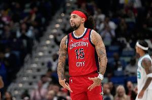 很頑強(qiáng)！阿爾瓦拉多追身三分命中 鵜鶘末節(jié)8-0打停湖人