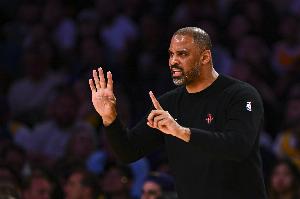 場均5.2分2.9板！烏度卡：我球員生涯是靠防守立足并命中空位投籃