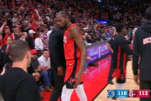 無差別揮舞鐮刀！杜蘭特持球指揮阿門拉開變向晃動中投穩(wěn)穩(wěn)命中