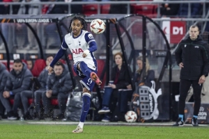 斯彭斯曾賽后忽視弗蘭克，圖赫爾：不喜歡這樣，國(guó)腳應(yīng)有行為標(biāo)準(zhǔn)