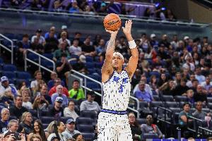 莫斯利：班凱羅恢復(fù)得很好 他一直在做非對(duì)抗的高強(qiáng)度力量訓(xùn)練