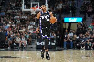 表現(xiàn)積極！威少半場(chǎng)5中2拿到5分5板3助2斷