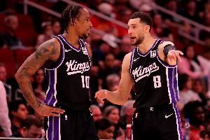 垃圾兄弟！德羅贊17分3板5助3斷 拉文9分4板2助 兩人三分合計(jì)6中0