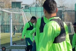 記者曬北京國安訓(xùn)練視頻：2025賽季最后四場(chǎng)，努把勁兒！